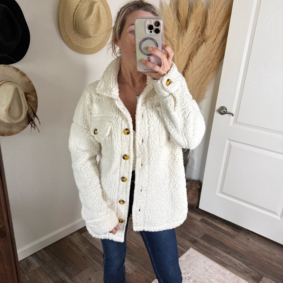 Women’s Cozy White Button Down Sherpa Shacket Jacket Size Medium - Picture 1 of 7